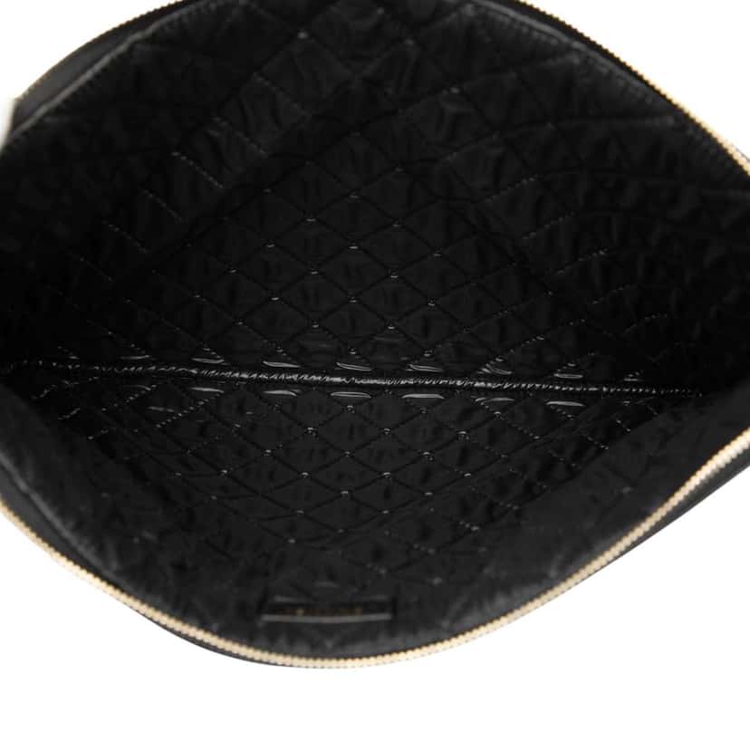 Chanel Large Quilted Caviar Boy O Case Clutch Black Leather Very good condition - Model View