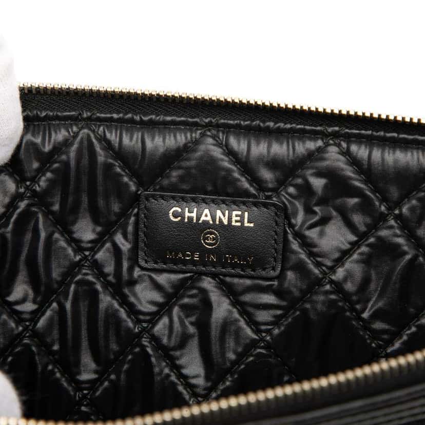 Chanel Large Quilted Caviar Boy O Case Clutch Black Leather Very good condition - Box View