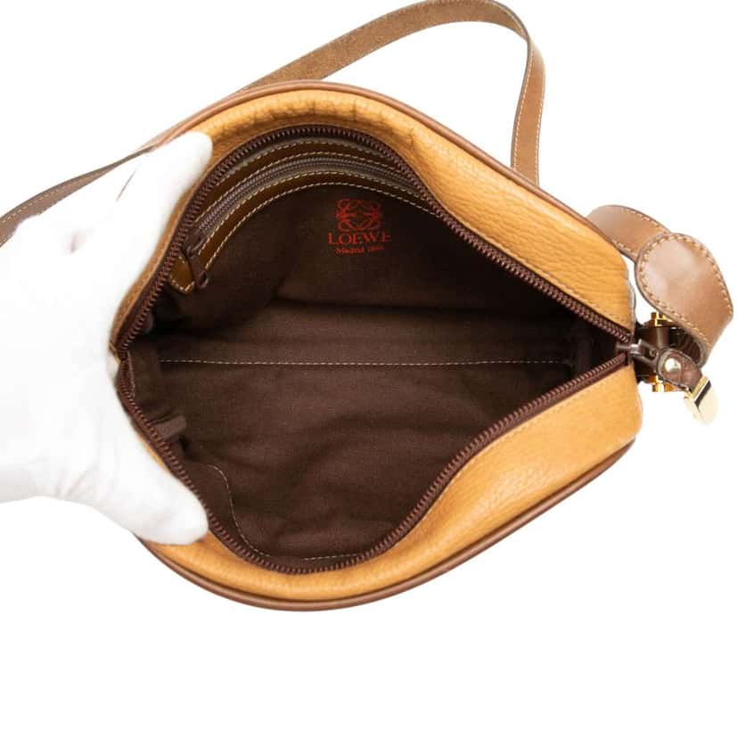 Loewe Leather Anagram Crossbody Brown Leather Good condition - Model View