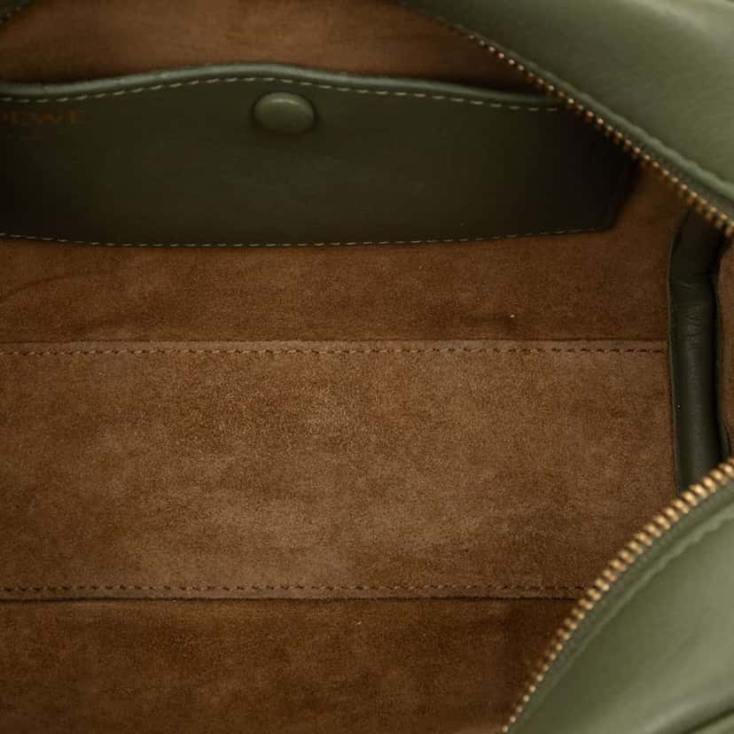 Loewe Calfskin Amazona 16 Square Bag Green Leather Very good condition - Model View