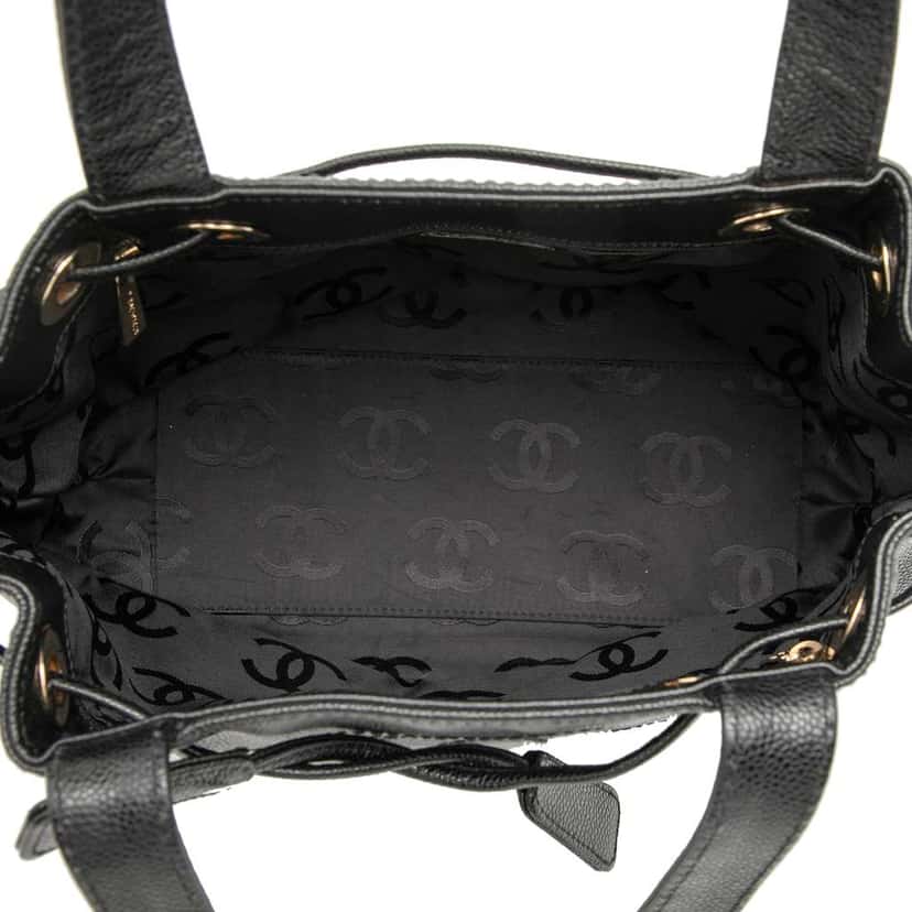 Chanel CC Caviar Drawstring Tote Black Leather Very good condition - Model View