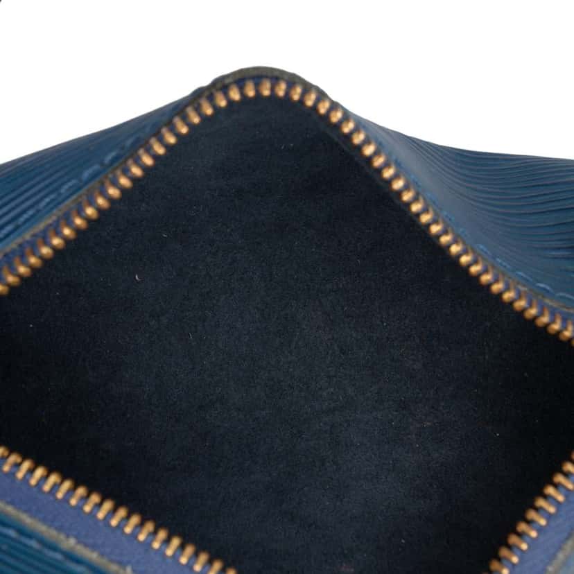 Louis Vuitton Epi Pochette Papillon Blue Leather Good condition - Model View