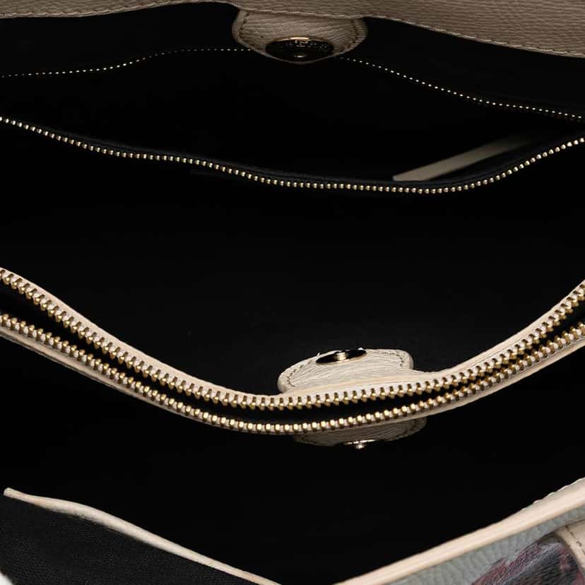 Burberry Medium Leather and House Check Canvas Pallas Head Banner Satchel White Leather Very good condition - Model View