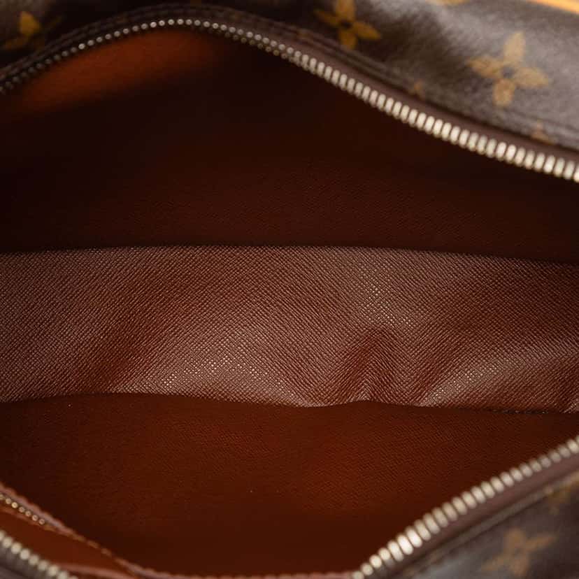 Louis Vuitton Monogram Nil Crossbody Brown Good condition - Model View