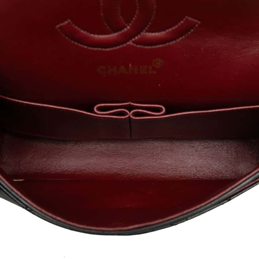 Chanel Medium Classic Lambskin Double Flap Black Leather Good condition - Model View