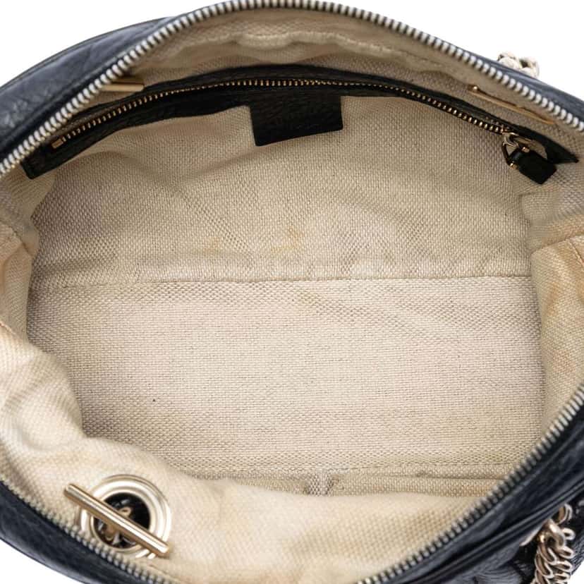 Gucci Pebbled Leather Soho Chain Zip Shoulder Bag Black Leather Good condition - Model View