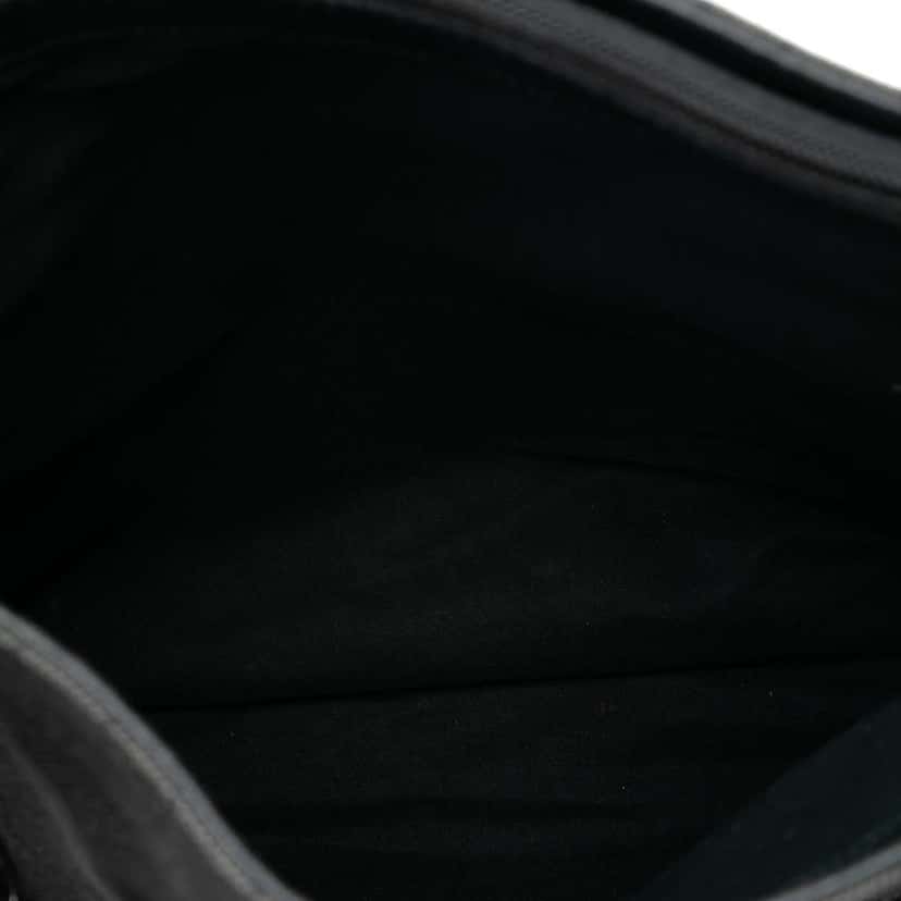 Gucci GG Denim Shoulder Bag Black Denim Very good condition - Model View