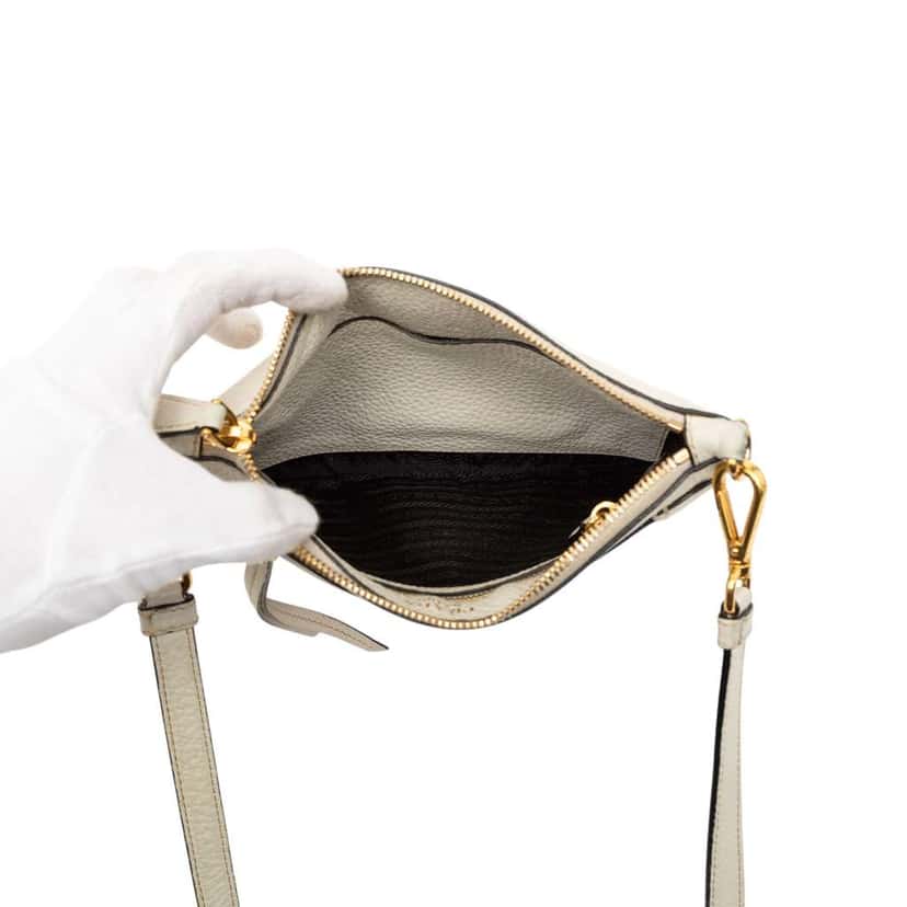 Prada Vitello Daino Crossbody White Leather Very good condition - Model View