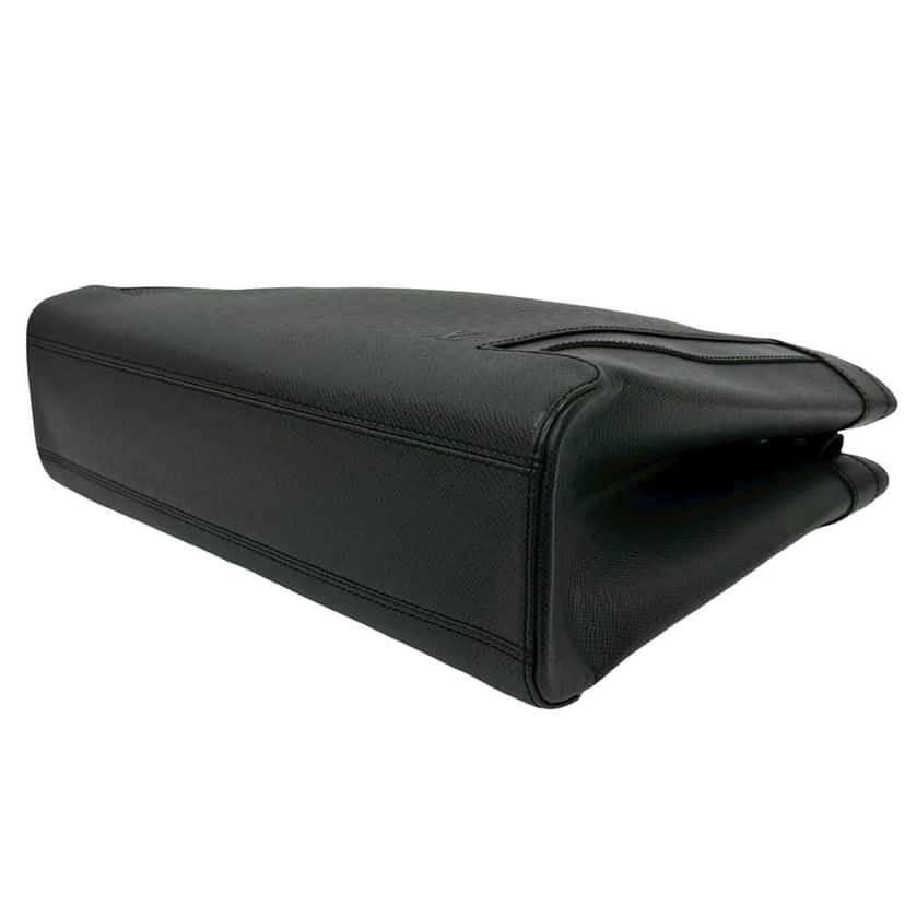 Louis Vuitton Taiga Kasbek PM Black Leather Very good condition - Box View