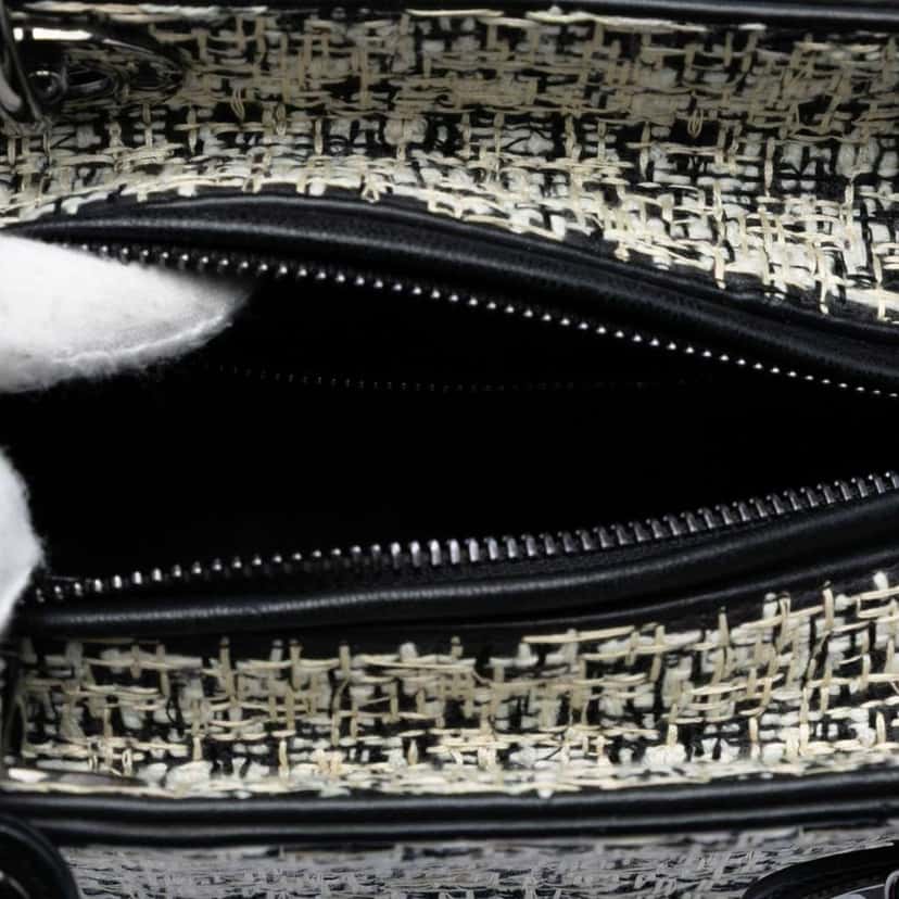 Dior Medium Tweed Lady Dior White Tweed Very good condition - Model View