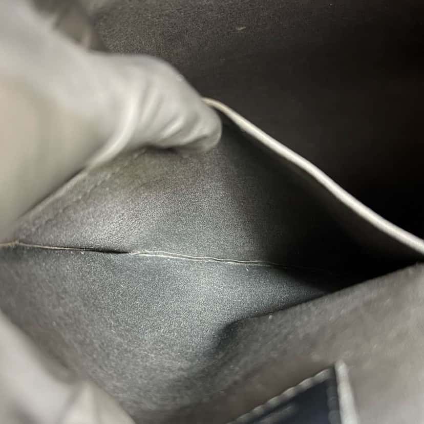 Louis Vuitton Epi Lockit Vertical Black Leather Very good condition - Model View