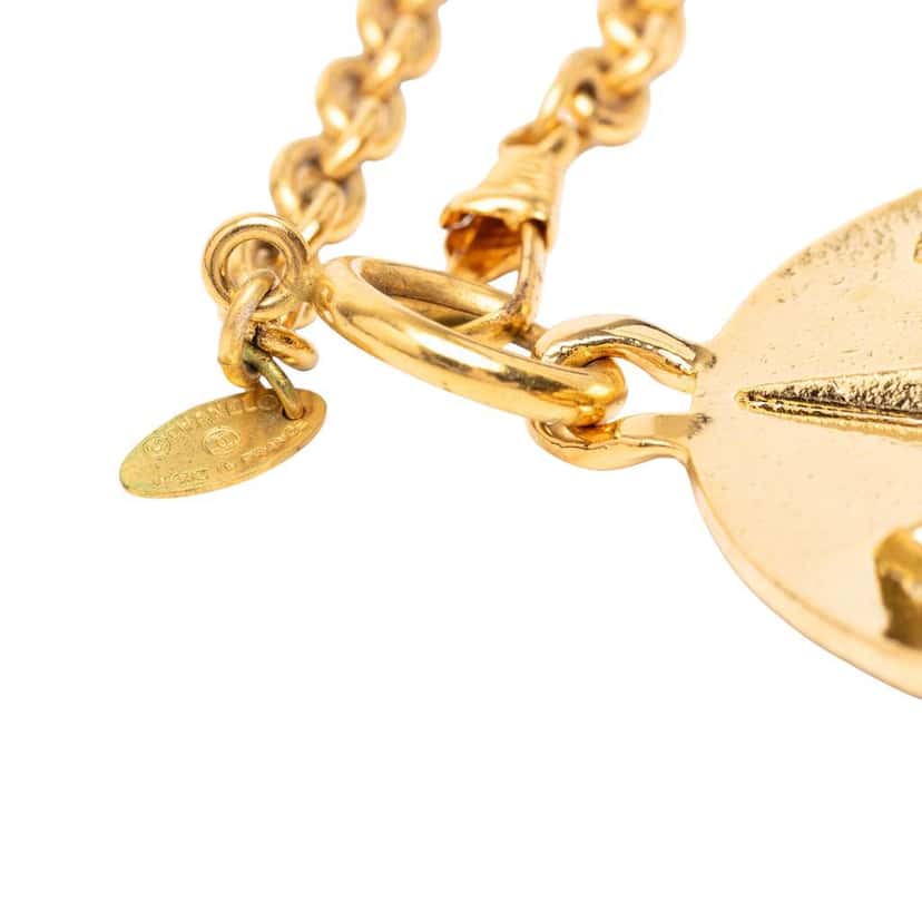 Chanel CC Gold Plated Star Round Pendant Necklace Gold Metal Very good condition - Box View