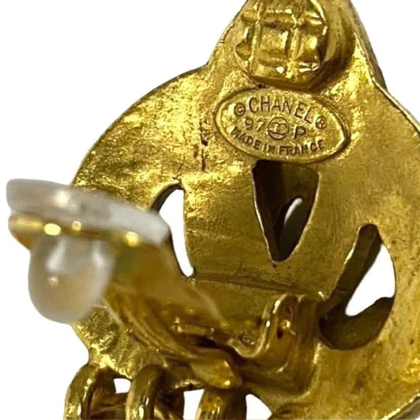 Chanel CC Gold Plated Dangle Clip On Earrings Gold Metal Very good condition - Model View