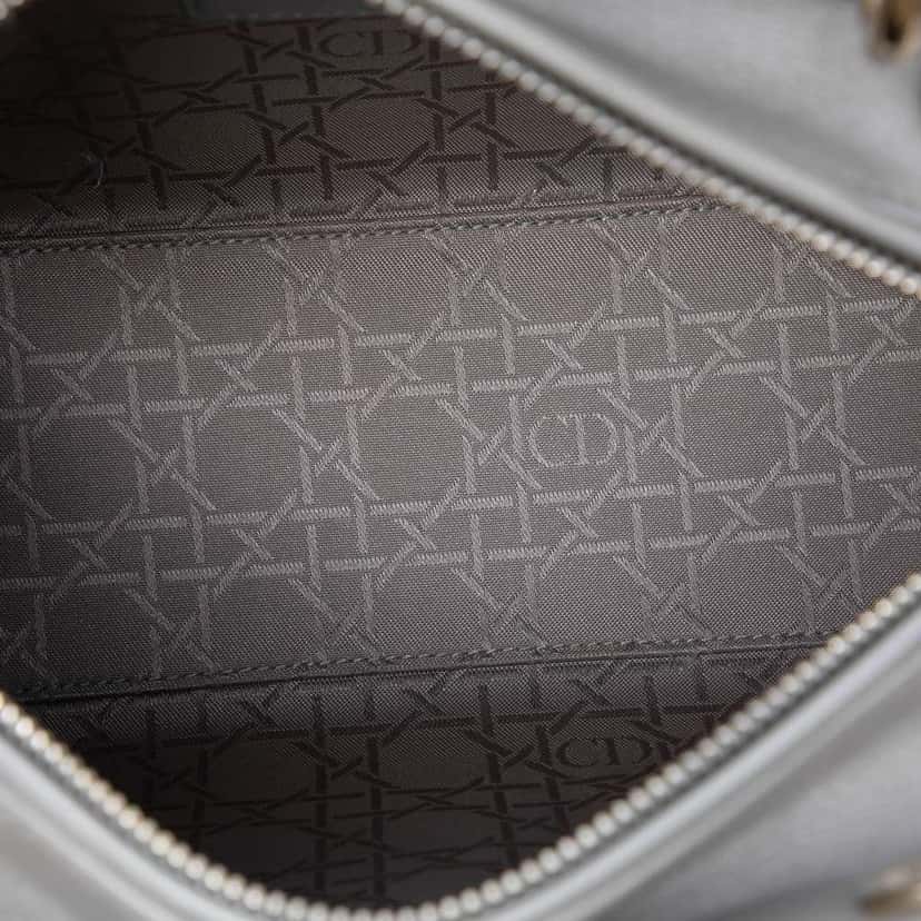 Dior Medium Pearlescent Lambskin Cannage Lady Dior Grey Leather Very good condition - Model View