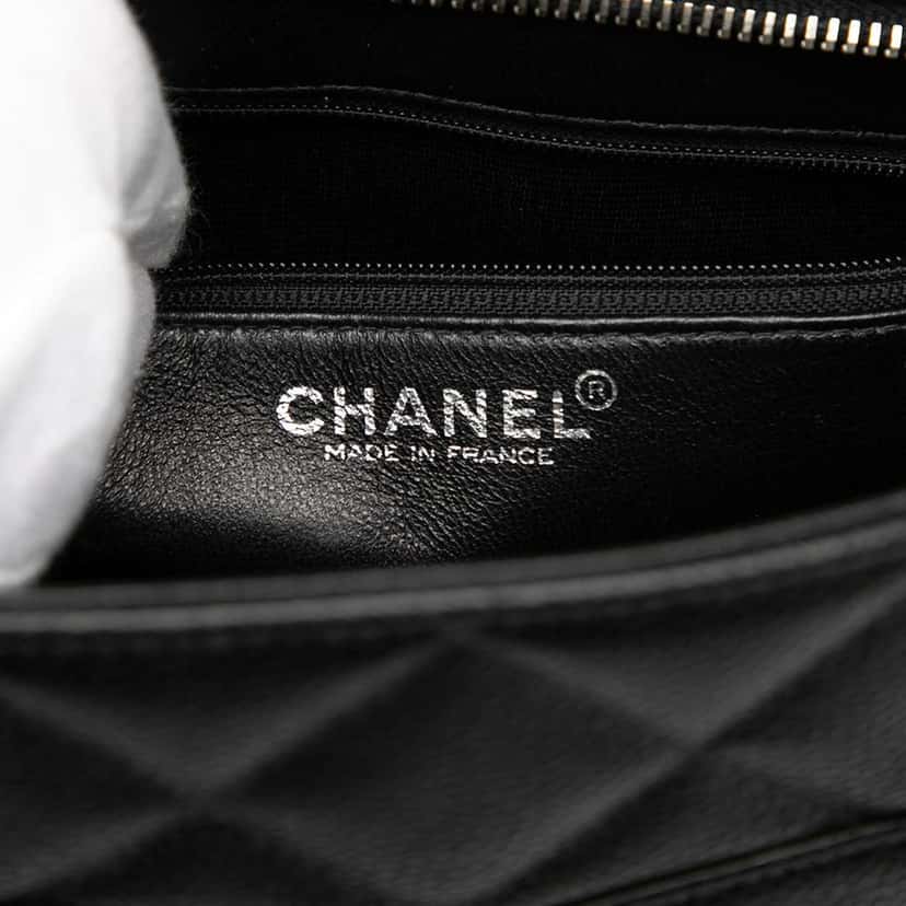 Chanel Caviar Medallion Tote Black Leather Very good condition - Box View