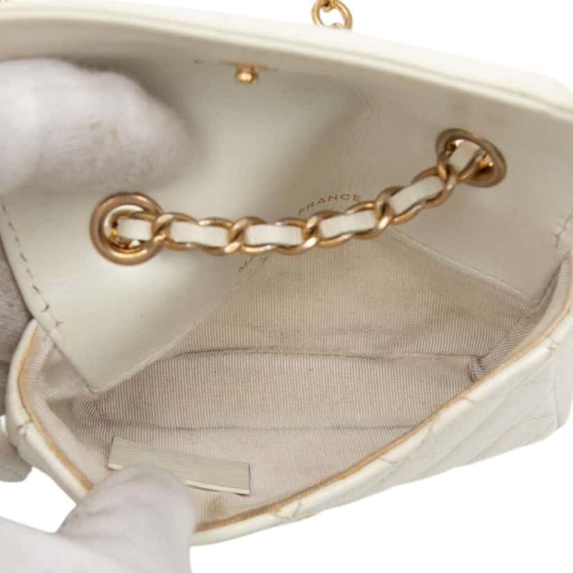 Chanel Mini CC Shiny Aged Calfskin Waist Bag White Leather Very good condition - Model View