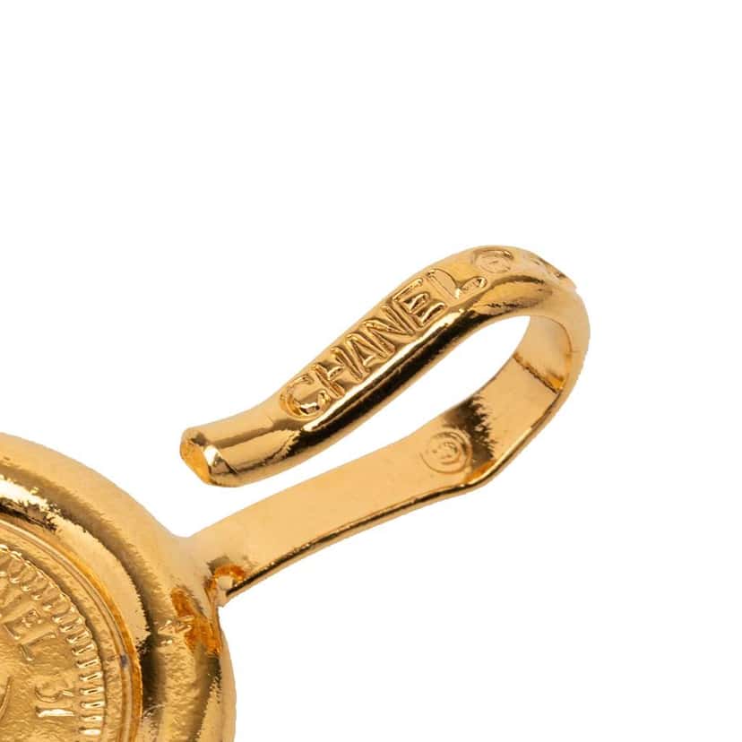 Chanel Gold Plated CC Medallion Chain Belt Gold Metal Very good condition - Model View