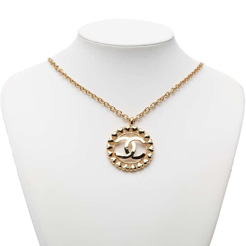Chanel Gold Plated CC Medallion Heart Pendant Necklace Gold Metal Very good condition - Box View