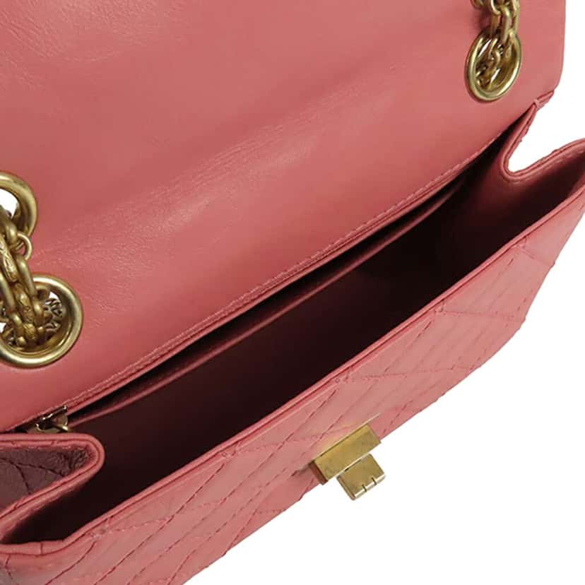 Chanel Quilted Aged Calfskin Reissue 2.55 Single Flap 224 Pink Leather Good condition - Model View