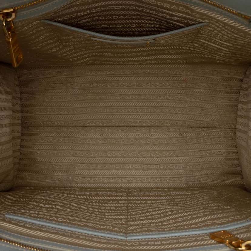 Prada Saffiano Lux Shopping Tote Blue Leather Very good condition - Model View