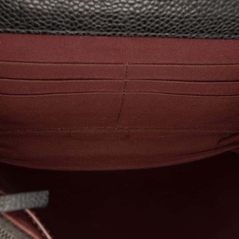 Chanel CC Quilted Caviar Wallet on Chain Black Leather Very good condition - Model View