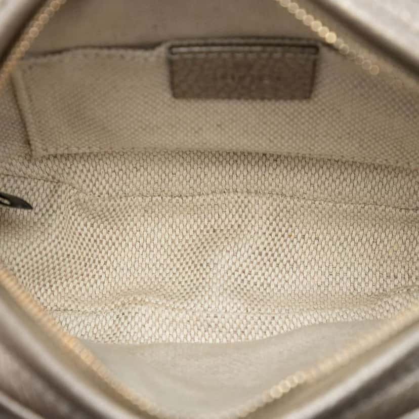 Gucci Mini Metallic Pebbled Calfskin Soho Chain Crossbody Silver Leather Very good condition - Model View