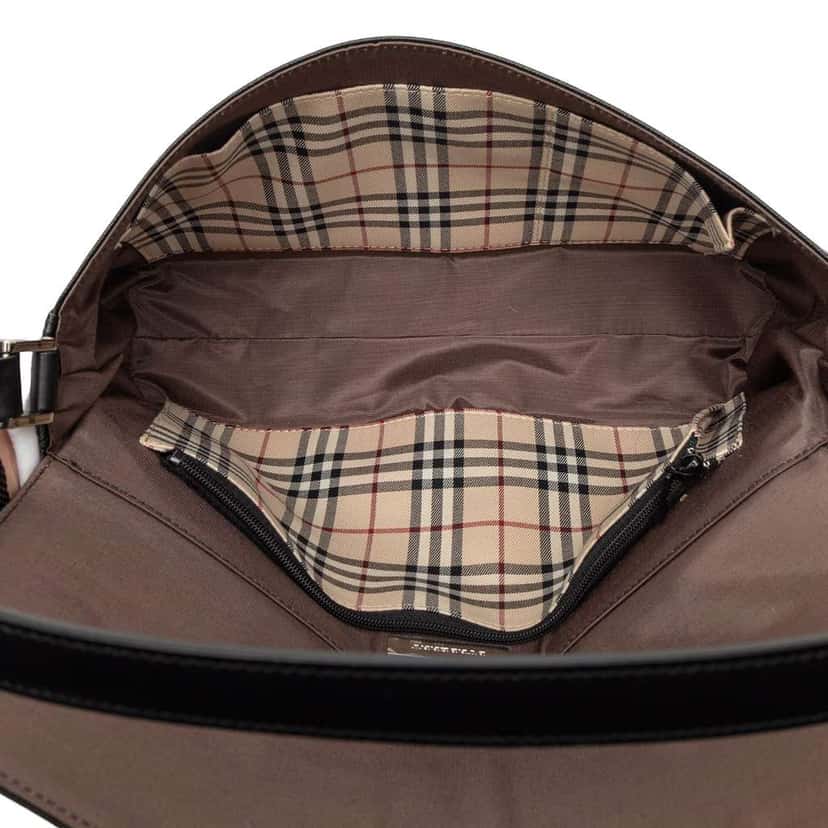 Burberry Leather Shoulder Bag Black Leather Very good condition - Model View