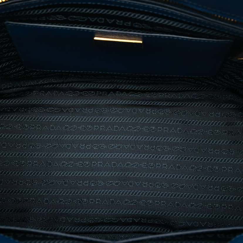 Prada Medium Saffiano Lux Galleria Double Zip Satchel Blue Leather Very good condition - Model View