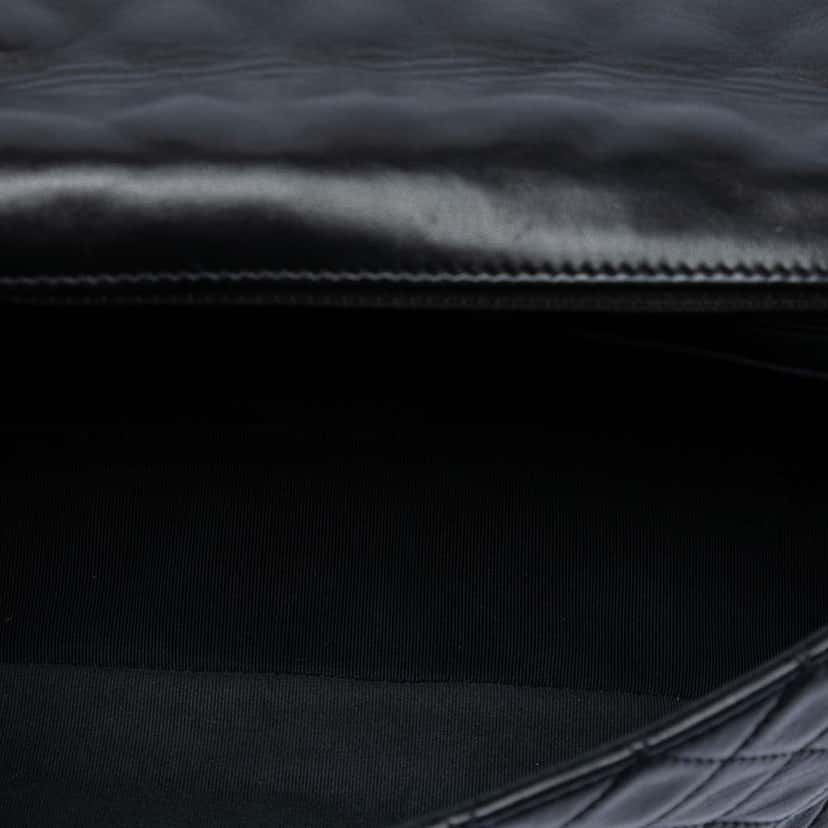 Chanel Medium Classic Lambskin Valentines Heart Charms Single Flap Black Leather Very good condition - Model View