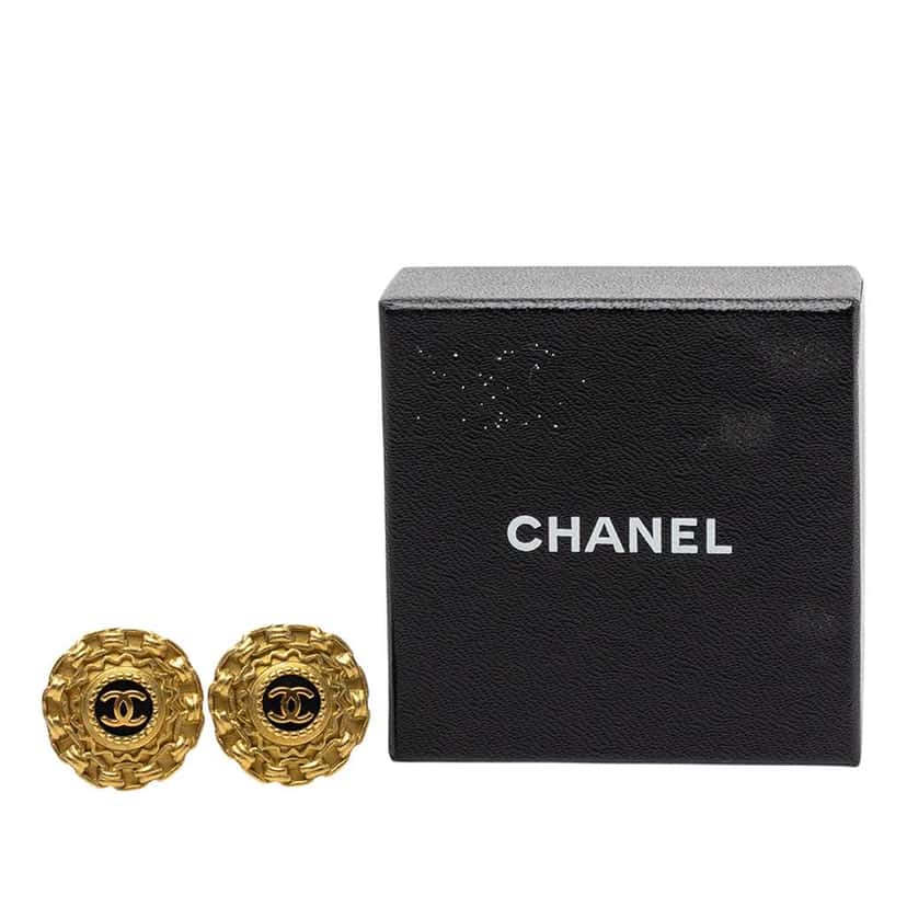 Chanel CC Gold Plated Resin Chain Round Clip On Earrings Gold Metal Very good condition - Model View