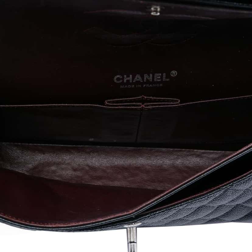 Chanel Medium Classic Caviar Double Flap Black Leather Very good condition - Model View