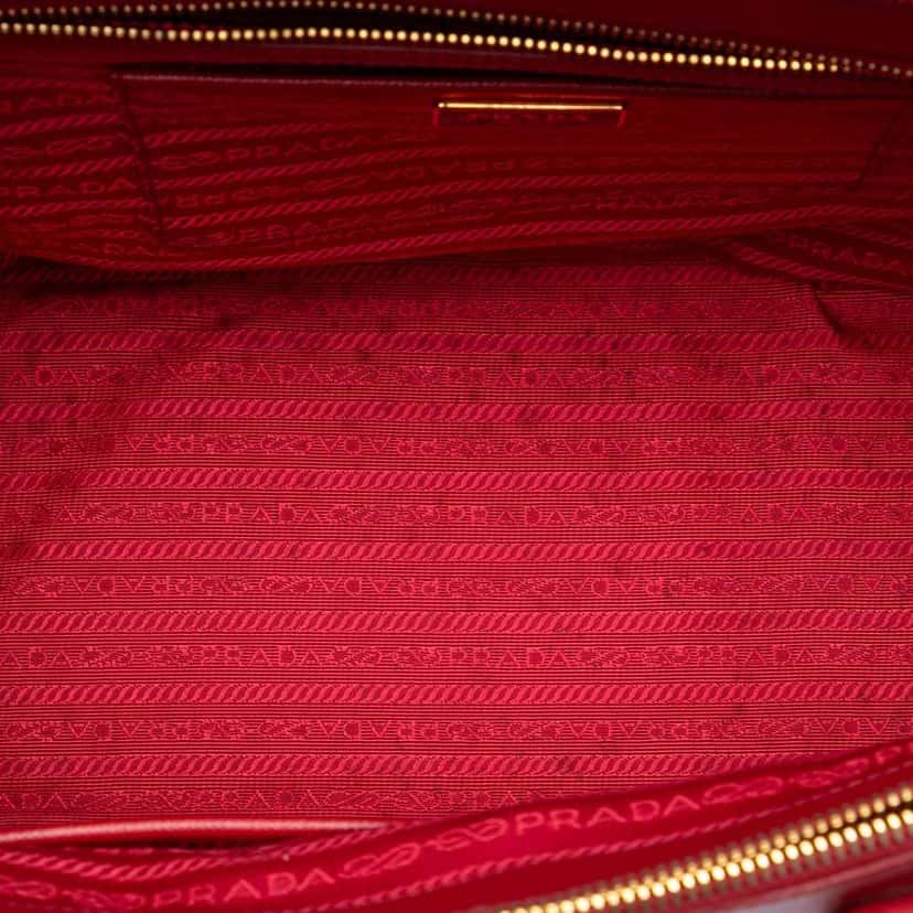 Prada Large Saffiano Lux Galleria Double Zip Satchel Red Leather Good condition - Model View