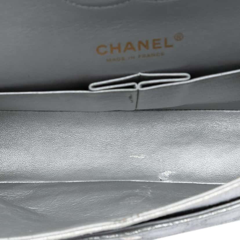 Chanel Medium Classic Metallic Lambskin Double Flap Silver Leather Very good condition - Model View