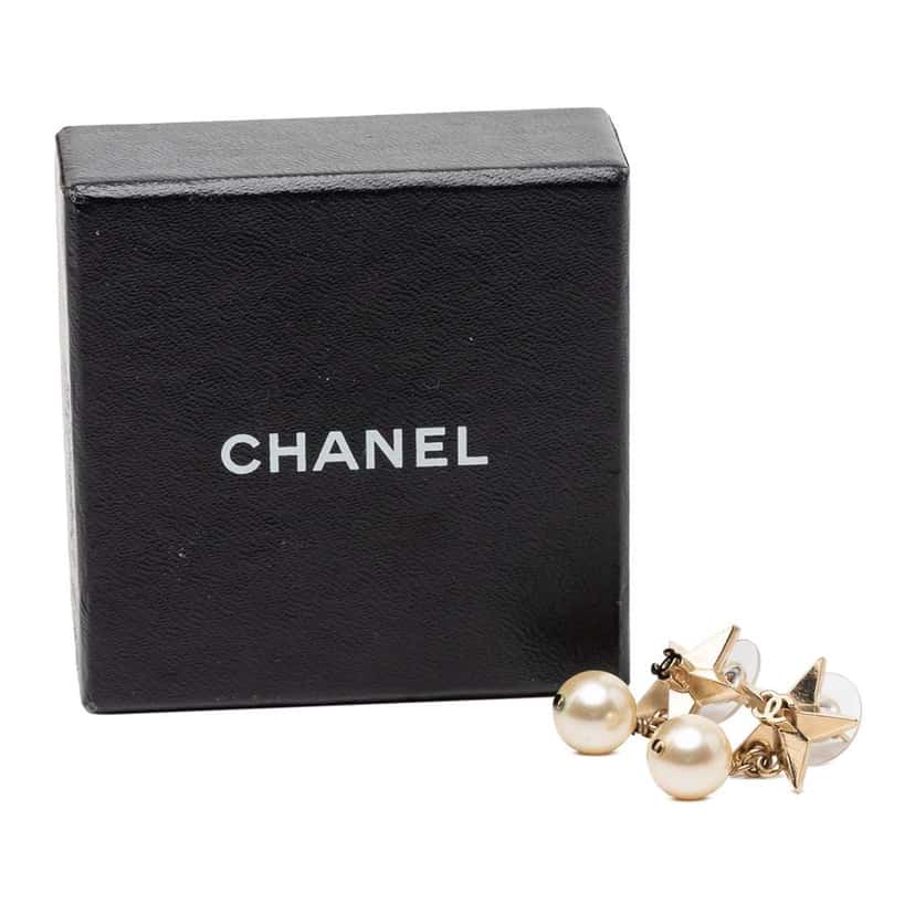 Chanel CC Gold Plated Faux Pearl Star Drop Push Back Earrings Gold Metal Very good condition - Model View