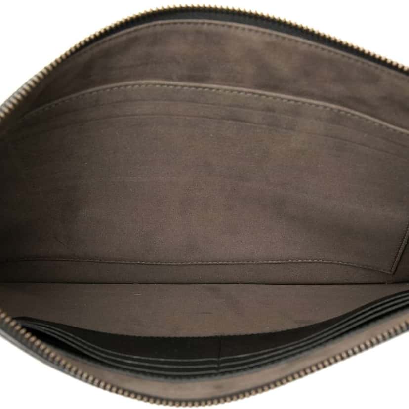 Gucci Leather Dragon Embroidered Zip Pouch Black Leather Good condition - Model View