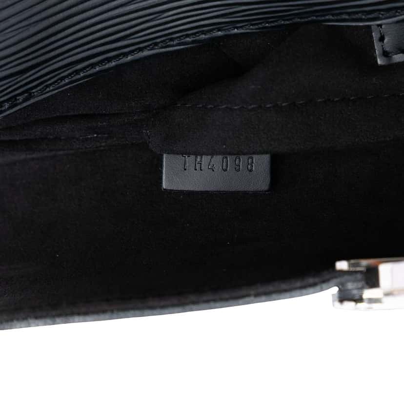 Louis Vuitton Epi Pochette Montaigne Black Leather Very good condition - Box View