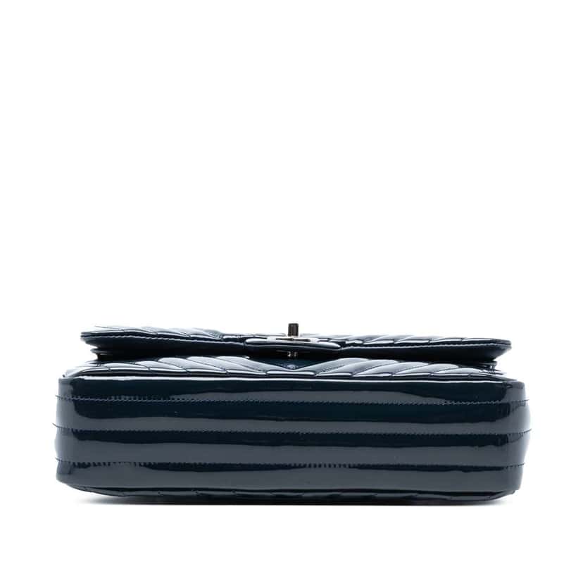 Chanel Medium Classic Chevron Patent Double Flap Blue Leather Very good condition - Inside View