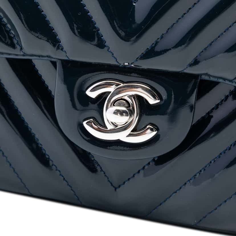 Chanel Medium Classic Chevron Patent Double Flap Blue Leather Very good condition - Box View