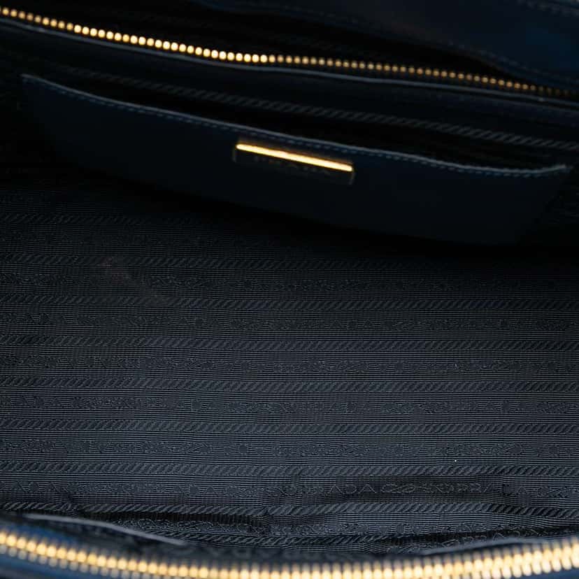 Prada Medium Saffiano Lux Galleria Double Zip Satchel Blue Leather Very good condition - Model View