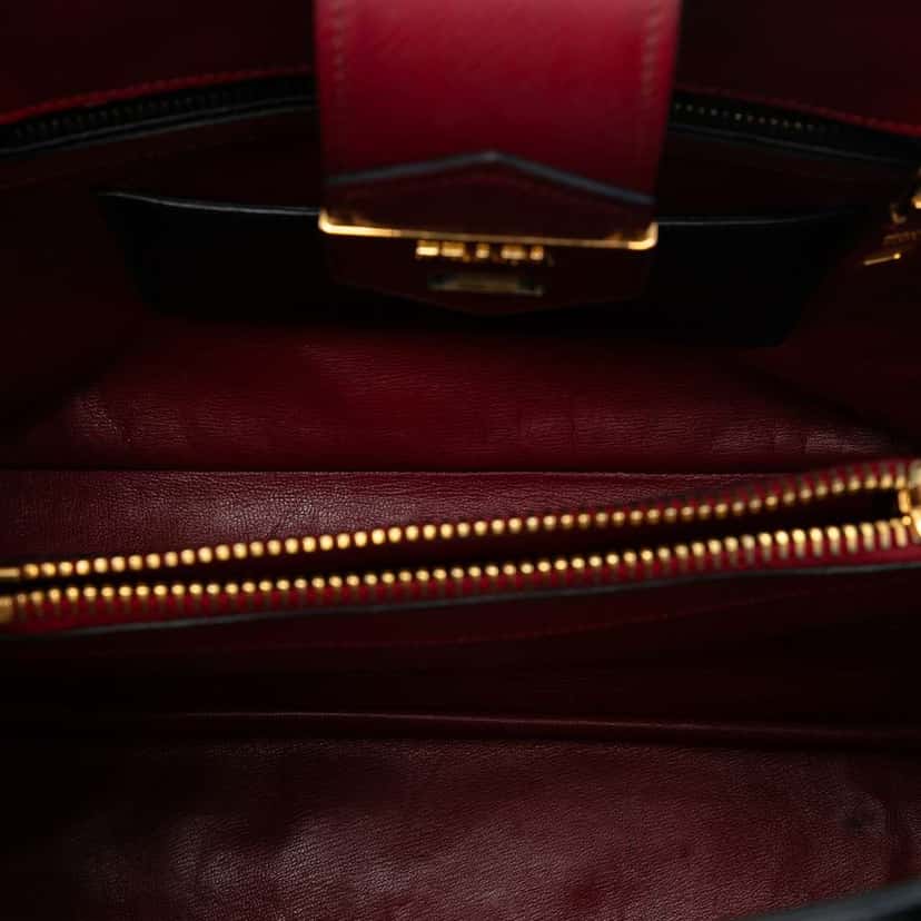 Prada Saffiano Cuir Convertible Top Handle Bag Black Leather Very good condition - Model View