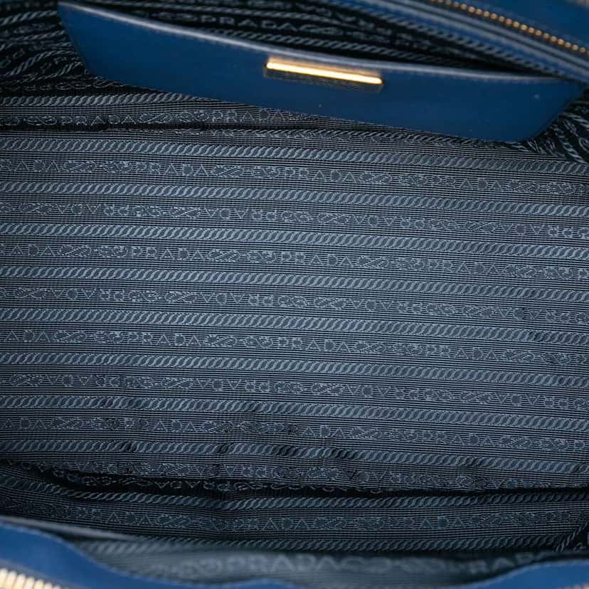 Prada Medium Saffiano Lux Galleria Double Zip Satchel Blue Leather Very good condition - Model View