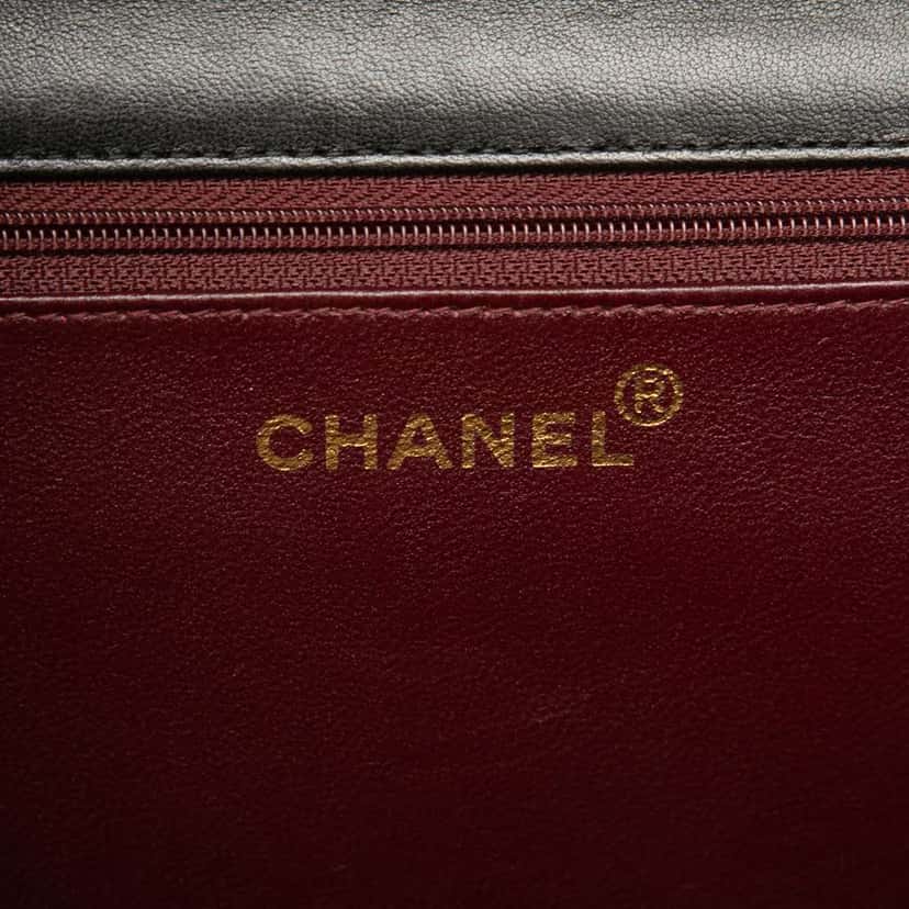 Chanel Medium CC Quilted Lambskin Single Flap Black Leather Very good condition - Box View