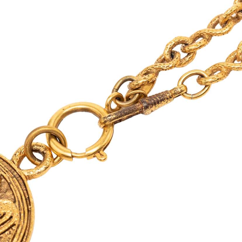 Chanel CC Gold Plated Medallion Pendant Necklace Gold Metal Very good condition - Box View