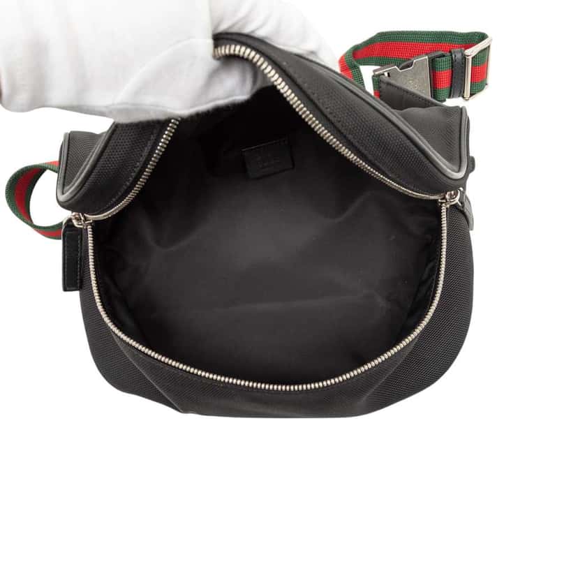 Gucci Nylon Web Belt Bag Black Very good condition - Model View