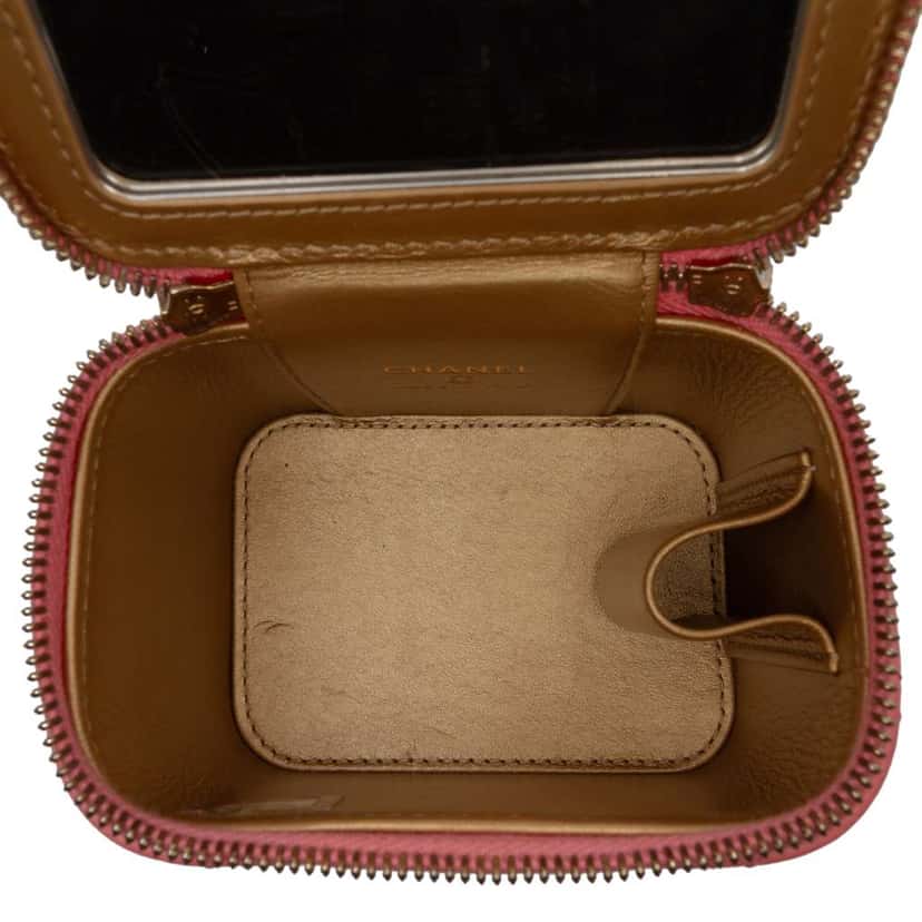Chanel Mini Quilted Lambskin Pearl Crush Vanity Case With Chain Pink Leather Very good condition - Model View