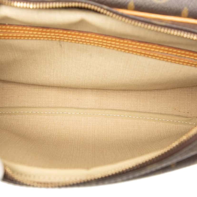 Louis Vuitton Monogram Reporter PM Brown Very good condition - Model View