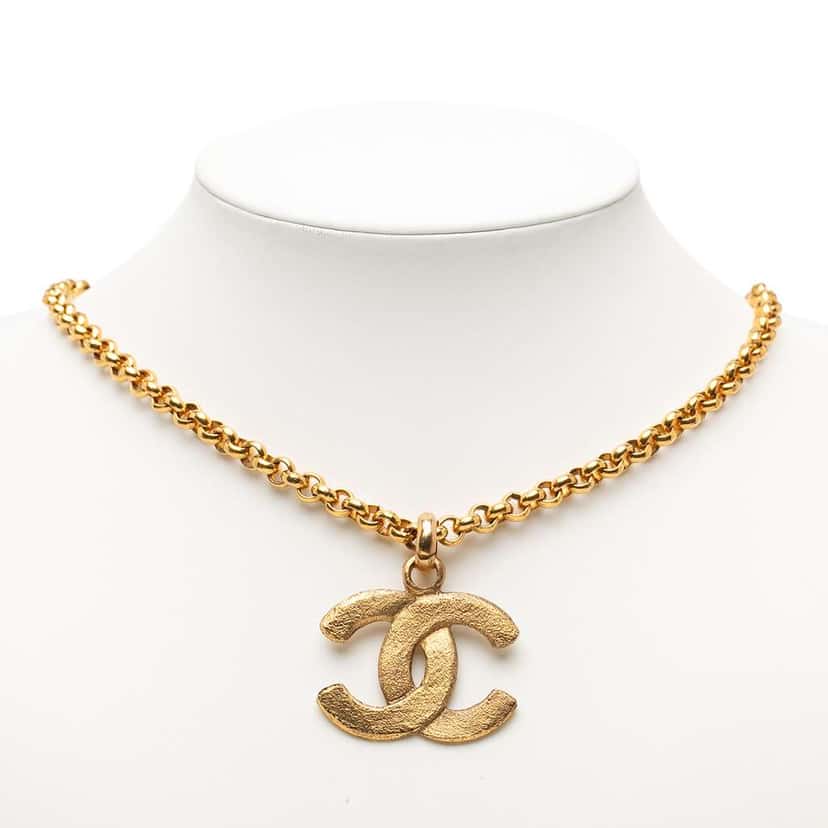 Chanel Gold Plated CC Pendant Necklace Gold Metal Very good condition - Box View