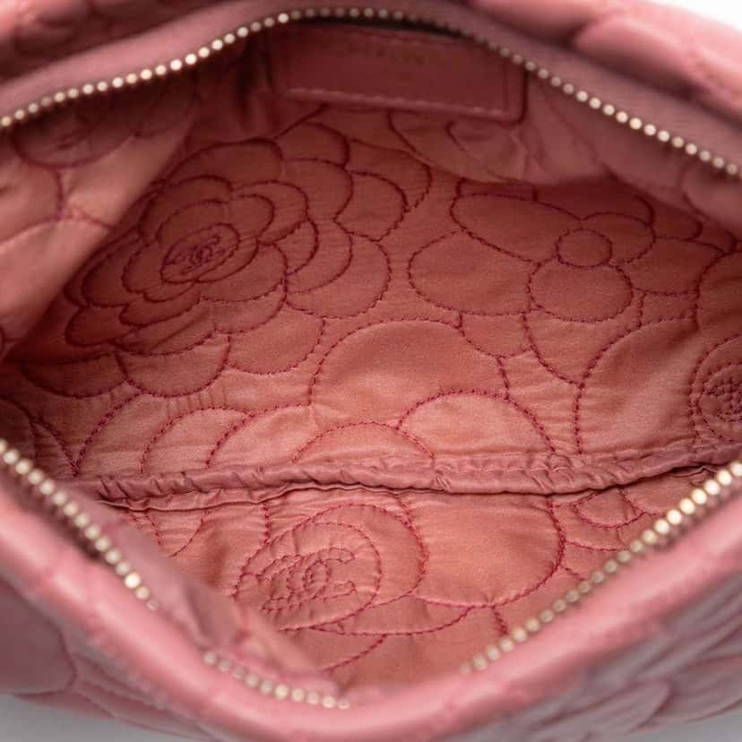 Chanel Embossed Lambskin Camellia Chain Pochette Pink Leather Very good condition - Model View