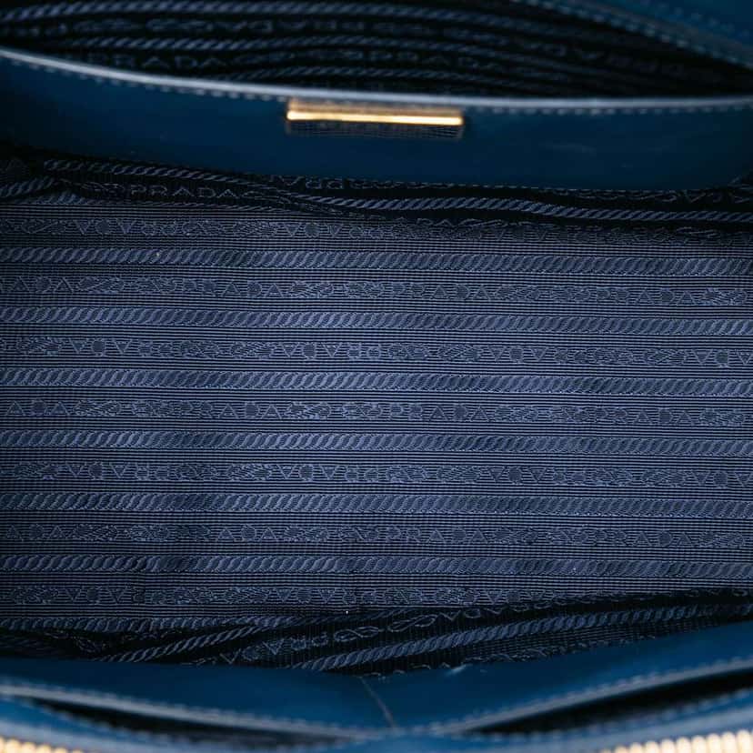 Prada Medium Saffiano Lux Galleria Double Zip Satchel Blue Leather Very good condition - Model View