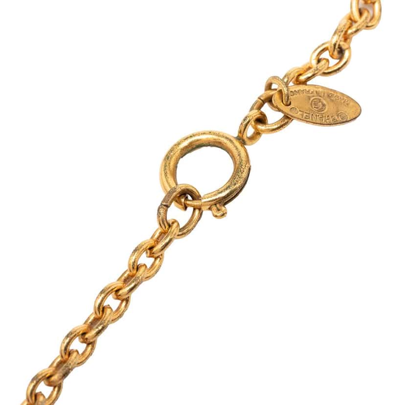 Chanel Gold Plated Quilted CC Pendant Necklace Gold Metal Very good condition - Model View